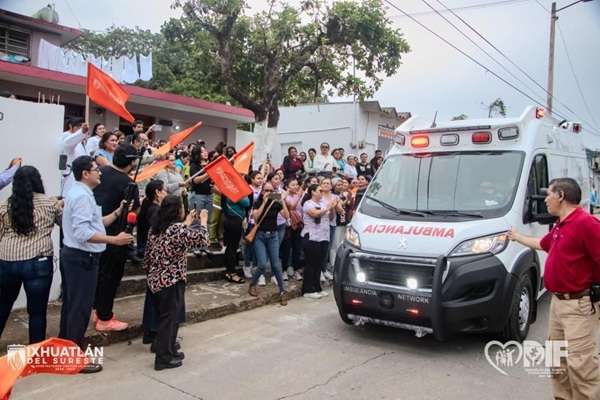 Ixhuatlán del Sureste-DispensarioMed El DIF Municipal y la Dirección de Salud refrendan su compromiso de trabajar con calidez, cercanía, inclusión y respeto, en favor del bienestar de todas y todos los ciudadanos del Nuevo Ixhuatlán que se construye con amor