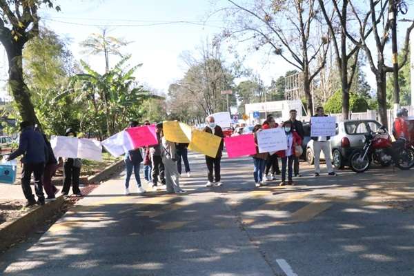 Salud Federal-Pagos Los trabajadores advirtieron que continuarán con sus manifestaciones hasta obtener una solución favorable y el cumplimiento de sus derechos laborales