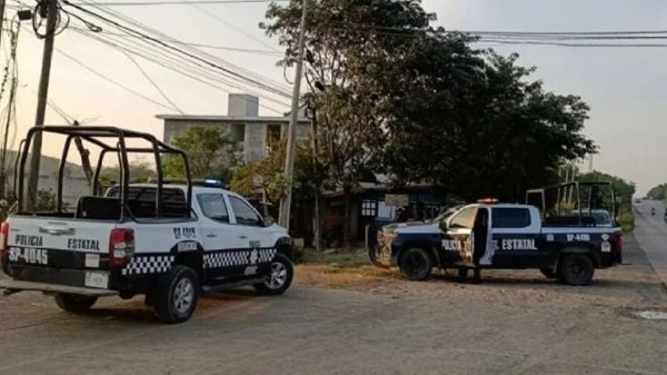 Cosoleacaque-Policía Los restos del hombre presentaban huellas de violencia y se encontraba sobre la calle principal de la colonia El Arenal.
