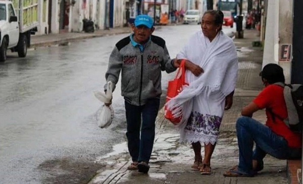 Yucatán-Frío La SEGEY informó que, hasta el momento, mantiene el horario de 8 de la mañana para la entrada de los alumnos a todos los planteles de educación básica, media básica y superior.