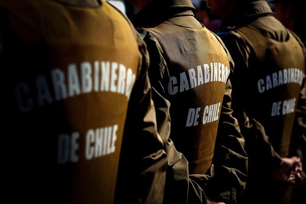 Chile-Kast El 18 de octubre de 2019 estalló en diversas ciudades de Chile una masiva protesta ciudadana, con millones de personas movilizándose, que no fue convocada ni dirigida por organización alguna, en contra de las desigualdades, inequidades y abusos del régimen neoliberal imperante en Chile.