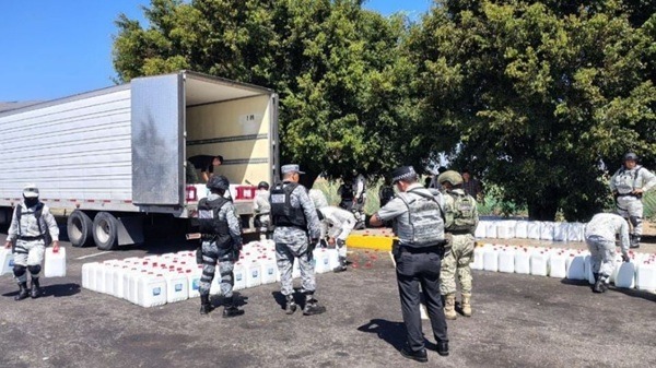 Cocaína-México La droga estaba distribuida en 117 paquetes rectangulares, ocultos en el interior de bidones de plástico que simulaban contener cloro