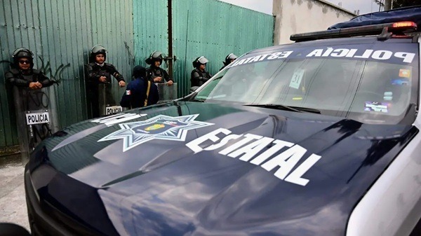 Migrantes-Xalapa El tractocamión en el que viajaban los migrantes fue detenido previamente por elementos de la Secretaría de Seguridad Pública (SSP), lo que derivó en un operativo sobre la colonia Revolución.