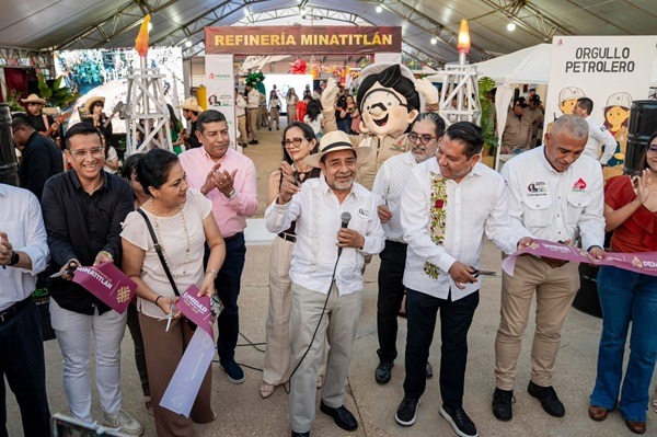 Minatitlán-Feria Petróleo El Gobierno de la Unidad reitera su compromiso de continuar impulsando el desarrollo de Minatitlán y de preservar su historia petrolera, en beneficio de un mejor futuro para las y los minatitlecos.