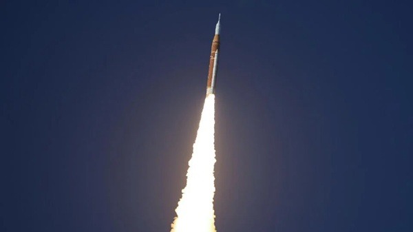 Artemis II Los cuatro astronautas de la tripulación primero orbitarán cerca de 24 horas alrededor de la Tierra para probar los sistemas y decidir si continúan el camino hacía el astro lunar, lo que tomaría otros cuatro días de trayecto.
