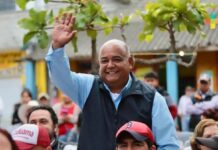 Eric Cisneros, ¿su regreso a Veracruz? Para la candidatura de la 4T a diputado federal, hay muchos "tiradores" como es el caso de Javier Herrera Borunda.. Personaje que estuvo "bloqueado" en Veracruz, durante los años que Patrocinio fue el poderoso secretario de Gobierno.. Ahora habrá que ver que sucede en los próximos días en la región, después de su aparición pública..