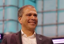 Arrestan al expresidente del Banco de Brasilia por su presunta participación en un caso de corrupción Paulo Henrique Costa está acusado de participar en una trama de lavado de dinero para el pago de sobornos a funcionarios públicos, afirman las autoridades.