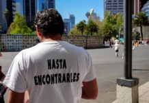 Copa del Mundo podría ocultar crisis de seguridad en México, dicen buscadores y colectivos Agregaron que los funcionarios públicos duran en el cargo seis años y sus ambiciones políticas tienen fecha de caducidad. Las familias, en cambio, "nos quedamos, no nos iremos, no nos cansamos y, sobre todo, no les regalaremos la tranquilidad de nuestro silencio".