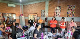 Fortalece Ayuntamiento de Cosoleacaque la prevención de la violencia contra mujeres y niñas El Gobierno Municipal de Cosoleacaque refrenda su compromiso con la construcción de espacios libres de violencia, impulsando acciones que fomenten el respeto, la igualdad y la prevención de la violencia contra mujeres, adolescentes y niñas.