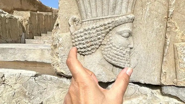 Cultura Persa Gracias al rey persa, los judíos pudieron regresar a Jerusalén, que había sido saqueada por los babilonios. El imperio que lideró Ciro fue "el primer estado multicultural y multirreligioso a gran escala", una potencia que tuvo 200 años de estabilidad.