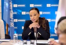 IA impide desarrollo del pensamiento crítico en niños y jóvenes de AL: Unesco En América Latina y el Caribe más de la mitad de nuestras niñas y niños en no comprenden plenamente lo que leen y una gran proporción no domina las matemáticas básicas, alertó Esther Kuisch Laroche, directora de la oficina regional de la Organización de las Naciones Unidas para la Educación, la Ciencia y la Cultura (Unesco).