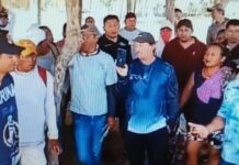 Pescadores de Veracruz aseguran que «derrame aún afecta las costas» A través de redes sociales, se difundió un video del portal Voz Ciudadana Pajapan en el que se observa cómo pescadores y otras personas de la región entregaron plastas de chapopote en las manos de los marinos y acusaron a las autoridades de mentir al decir que no hay petróleo en las costas.
