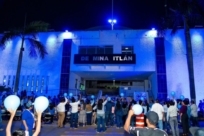 El acto fue encabezado por el presidente municipal, Guillermo Reyes Espronceda, quien destacó la importancia de fortalecer la conciencia social sobre el autismo y promover acciones que contribuyan a una sociedad más informada y solidaria.