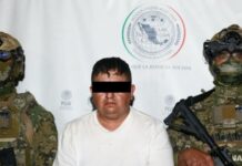 Trasladan a «El Jardinero» a la CDMX tras su detención en Nayarit; llega escoltado por la Marina El líder regional del CJNG llegó alrededor de las 7:00 de la noche al AICM y después subió a un helicóptero de la FGR, de acuerdo con imágenes compartidas por las autoridades.