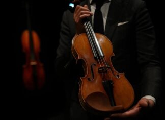 Misterio en Francia en torno a un Stradivarius expoliado por los nazis Soldados nazis lo robaron en 1944 en el Museo Nacional de Varsovia, pero la última vez que fue visto fue a comienzos de los años 90 en Francia tras pasar años en la República Democrática Alemana, en la órbita soviética, según una investigación del diario Le Parisien.