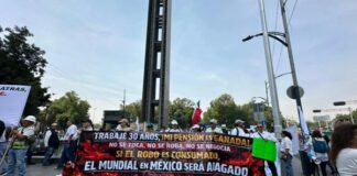 Jubilados de Pemex, CFE y Banobras marchan en Reforma contra el tope a «pensiones doradas» La movilización partió desde la Estela de Luz y se dirigen al Senado de la República, donde protestarán contra el tope a las pensiones y exigir que no se aplique de manera retroactiva.