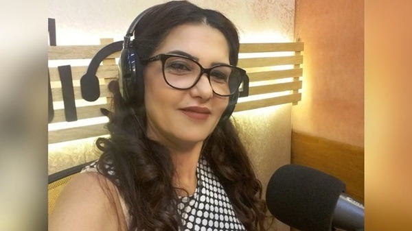 Periodista libanesa Ghada Dayekh trabajó por 37 años en la radio y murió tras un ataque a su vivienda; el lesionado es Amin Shomer, quien fue víctima de otra agresión al sur del país.
