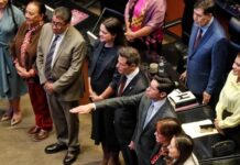 Roberto Velasco es ratificado por el Senado como secretario de Relaciones Exteriores El tema en el que insistieron más los senadores de todas las fuerzas políticas fue el del informe del CDF de la ONU, y Velasco dio una amplia respuesta.
