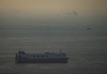 Trump ordenó el bloqueo naval del estrecho de Ormuz tras el fracaso de las negociaciones en Islamabad El presidente anunció en Truth Social que su Marina interceptará todo barco que intente entrar o salir del estrecho y destruirá las minas iraníes tras las fallidas conversaciones con el régimen persa al que acusó de mostrarse “inflexible” ante la cuestión nuclear.