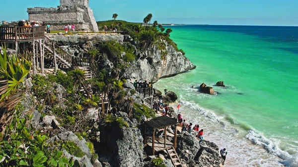 Tulum-Turismo La zona arqueologica de Tulum recibió 257,978 turistas en el primer trimestre de 2026, un 33.1% menos visitas frente al primer trimestre de 2025.