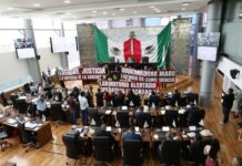 Diputados de Morena piden licencia de Maru Campos por caso CIA; Congreso rechaza propuesta La bancada de Acción Nacional, en voz de la legisladora Carla Rivas Martínez, respondió con otro exhorto dirigido a la Fiscalía General de la República, la Secretaría de Relaciones Exteriores y el Poder Judicial de la Federación, pidiendo que resuelva la solicitud de extradición en contra del gobernador de Sinaloa, Rubén Rocha Moya, y otros políticos.