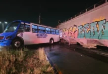 Tren se lleva a camión de pasajeros en Veracruz y deja 12 lesionados Accidente en Veracruz: Tren choca a autobús de pasajeros y deja lesionados
