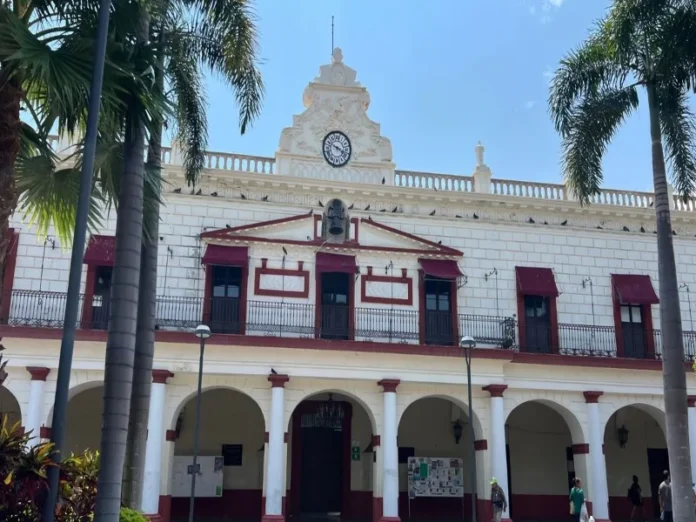 Alcalde de Cuautla, Morelos, en medio de orden de aprehensión por delincuencia organizada Alcalde de Cuautla, Morelos, enfrenta orden de aprehensión por delincuencia organizada y delitos contra la salud