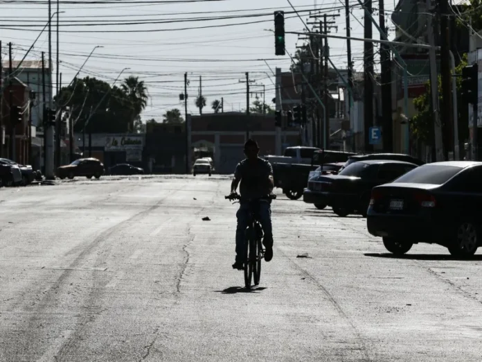 Bebé muere por golpe de calor en Mexicali después de pasar horas en un auto