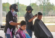 Gobierno de Cosoleacaque acerca brigada gratuita de salud y belleza a familias de Coacotla Profesionales de la salud y belleza brindan servicios gratuitos en la brigada de salud y belleza en Cosoleacaque