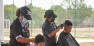 Gobierno de Cosoleacaque acerca brigada gratuita de salud y belleza a familias de Coacotla Profesionales de la salud y belleza brindan servicios gratuitos en la brigada de salud y belleza en Cosoleacaque