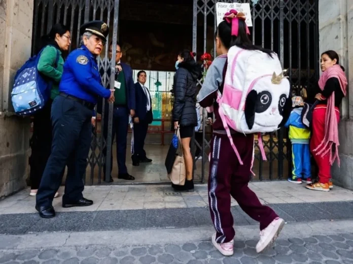 Calendario escolar 2025-2026 con clases hasta el 15 de julio en México