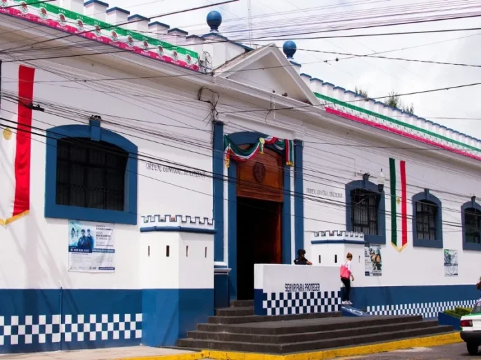Estudiante denuncia detención arbitraria y agresión policial en Xalapa Imagen de un estudiante denunciando detención arbitraria en Xalapa, Veracruz
