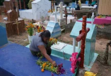 Extiende Cosoleacaque horario del Panteón Municipal este 10 de mayo Familias visitan el Panteón Municipal en Cosoleacaque en el Día de las Madres