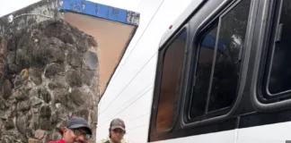Día del Niño en Arboleda San Ramón: Transportes Chacalapa Mobility Deluxe entrega obsequios Niños sonrientes con obsequios del Día del Niño Veracruz gracias a Transportes Chacalapa