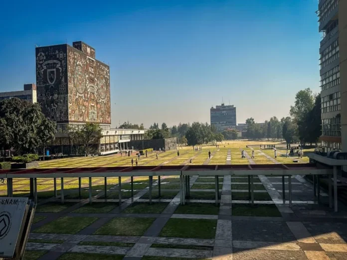 Simulador de examen de admisión en línea de la UNAM Aspirantes a la licenciatura de la UNAM realizan el examen en línea con la frase clave examen en línea UNAM