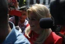 Con mitin político, asiste Maru Campos a FGR tras presencia de agentes de la CIA en Chihuahua Maru Campos acude a la FGR por el caso CIA en Chihuahua
