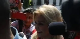 Con mitin político, asiste Maru Campos a FGR tras presencia de agentes de la CIA en Chihuahua Maru Campos acude a la FGR por el caso CIA en Chihuahua