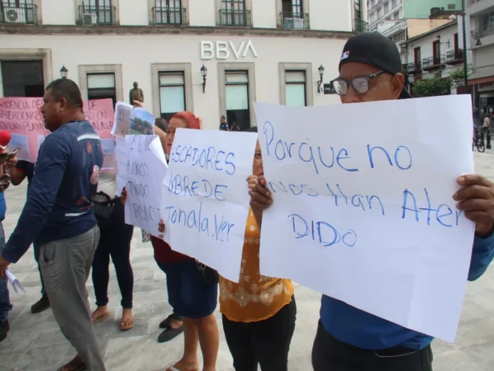 Pescadores de Veracruz denuncian timo de BienPesca en apoyo económico por derrame de hidrocarburo