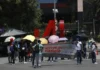 Lamentan docentes de Oaxaca el deceso de compañero en plantón del Centro Histórico Profesores de la CNTE en el plantón del Centro Histórico después del fallecimiento de un compañero