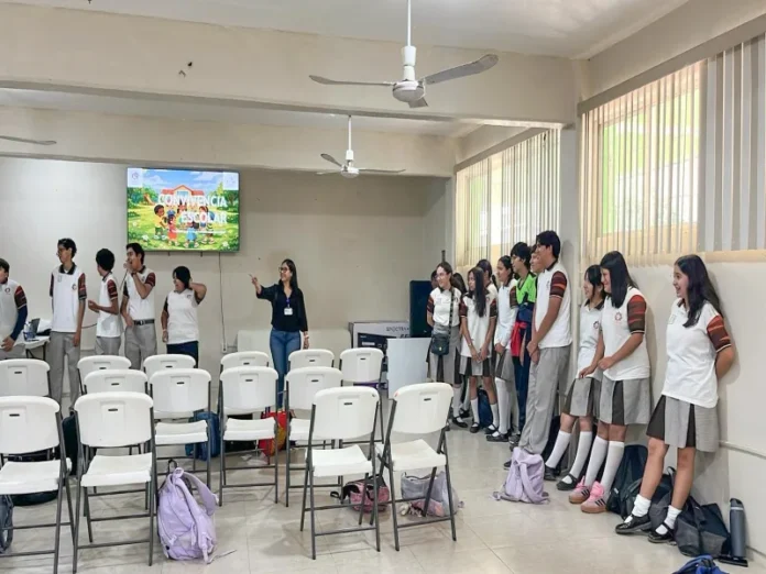Estudiantes participan en charla sobre Acoso Escolar Acoso Escolar en la Escuela Secundaria Técnica Industrial