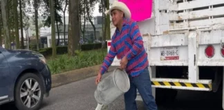Productores protestan y derraman leche descompuesta en Veracruz; reclaman haber sido eliminados de programa del Bienestar Productores de leche en Veracruz derraman leche descompuesta en protesta por su baja en el programa leche para el bienestar