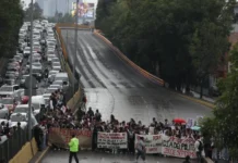 Estudiantes del IPN protestan en Canal Once y bloquean Circuito Interior por demandas Estudiantes del IPN protestan en Canal Once y bloquean Circuito Interior por protesta IPN
