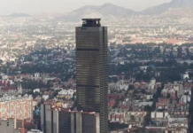 Padres de familia de Tabasco protestan en CDMX: exigen reubicar las escuelas cercanas a la refinería de Dos Bocas Padres de familia protestan cerca de la refinería Dos Bocas por la reubicación de escuelas