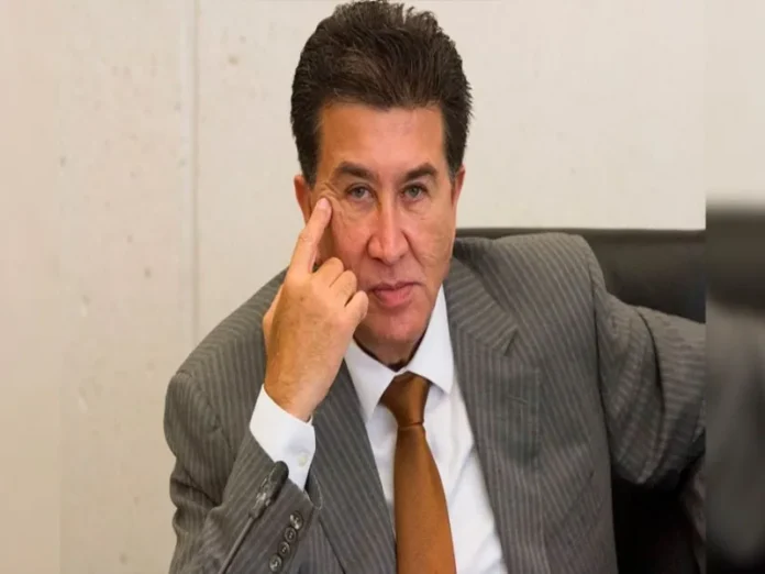 Héctor Yunes Landa renuncia al PRI Héctor Yunes Landa renuncia al PRI después de 45 años de militancia política