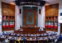Congreso de Sinaloa aprueba por unanimidad solicitud de licencia de Rocha Moya Rocha Moya solicita licencia al Congreso de Sinaloa por investigación de la FGR sobre Rocha Moya