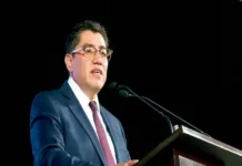 Saúl Monreal «tira la toalla» y descarta competir por candidatura en Zacatecas: «Morena me lo dejó claro» Saúl Monreal renuncia a la candidatura de Zacatecas por Morena 2027