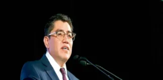 Saúl Monreal «tira la toalla» y descarta competir por candidatura en Zacatecas: «Morena me lo dejó claro» Saúl Monreal renuncia a la candidatura de Zacatecas por Morena 2027