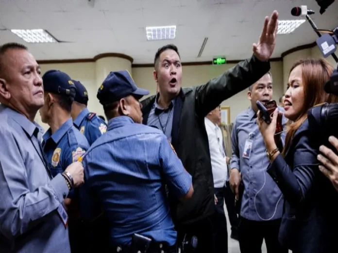 Disparos en el Senado de Filipinas durante intento de detención Disparos en el Senado de Filipinas durante el intento de detención de Ronald dela Rosa, buscado por la Corte Penal Internacional