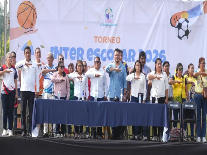 Estudiantes participan en el Torneo Interescolar de Cosoleacaque Niños y niñas participan en el Torneo Interescolar en Cosoleacaque con gran entusiasmo