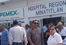Se manifiestan petroleros jubilados de la 10 y 23 frente al Hospital de Pemex en Minatitlán Jubilados de Pemex se manifestaron frente al Hospital Regional de Minatitlán